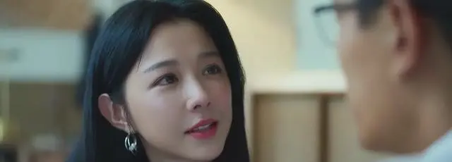 邵雨薇主演《人浮于爱》2025上线，豆瓣评分7.1引观众讨论角色心理逻辑 - 现场图