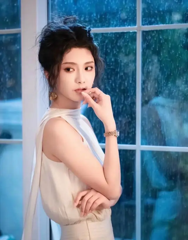 王星玮主演短剧《夜港绯尘》6月上线，单场景制作费达百万 - 相关图片