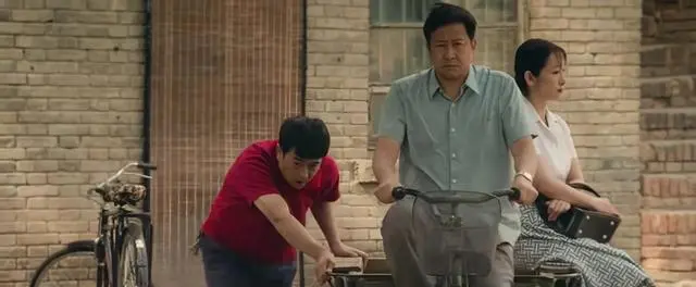 《主角》大结局揭晓胡三元出狱后开鼓乐作坊，黄正经爬窗情节成关键伏笔 - 资讯配图