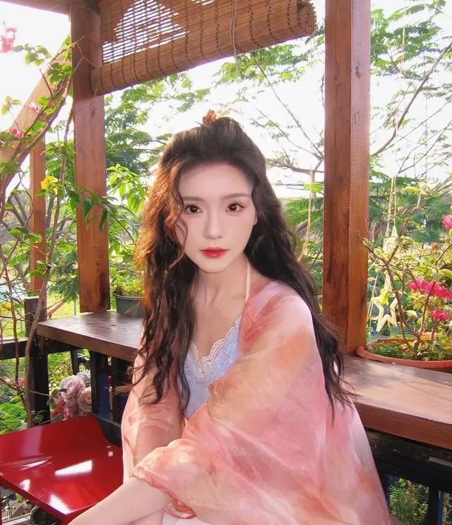 陈杨婷丹凭《母凭子贵后被皇家宠上天》登顶红果女演员人气榜 - 现场图 陈杨婷丹凭《母凭子贵后被皇家宠上天》登顶红果女演员人气榜 - 现场图